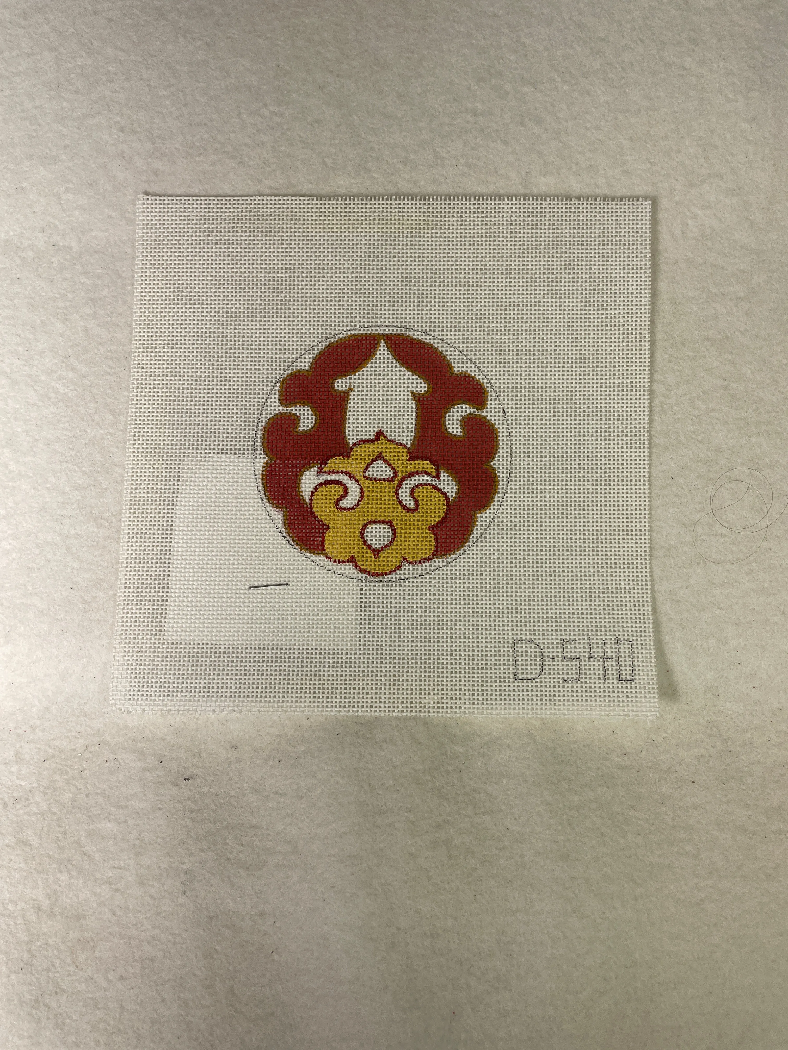 * SALE / Julia's Needleworks 18M D-540 Round
