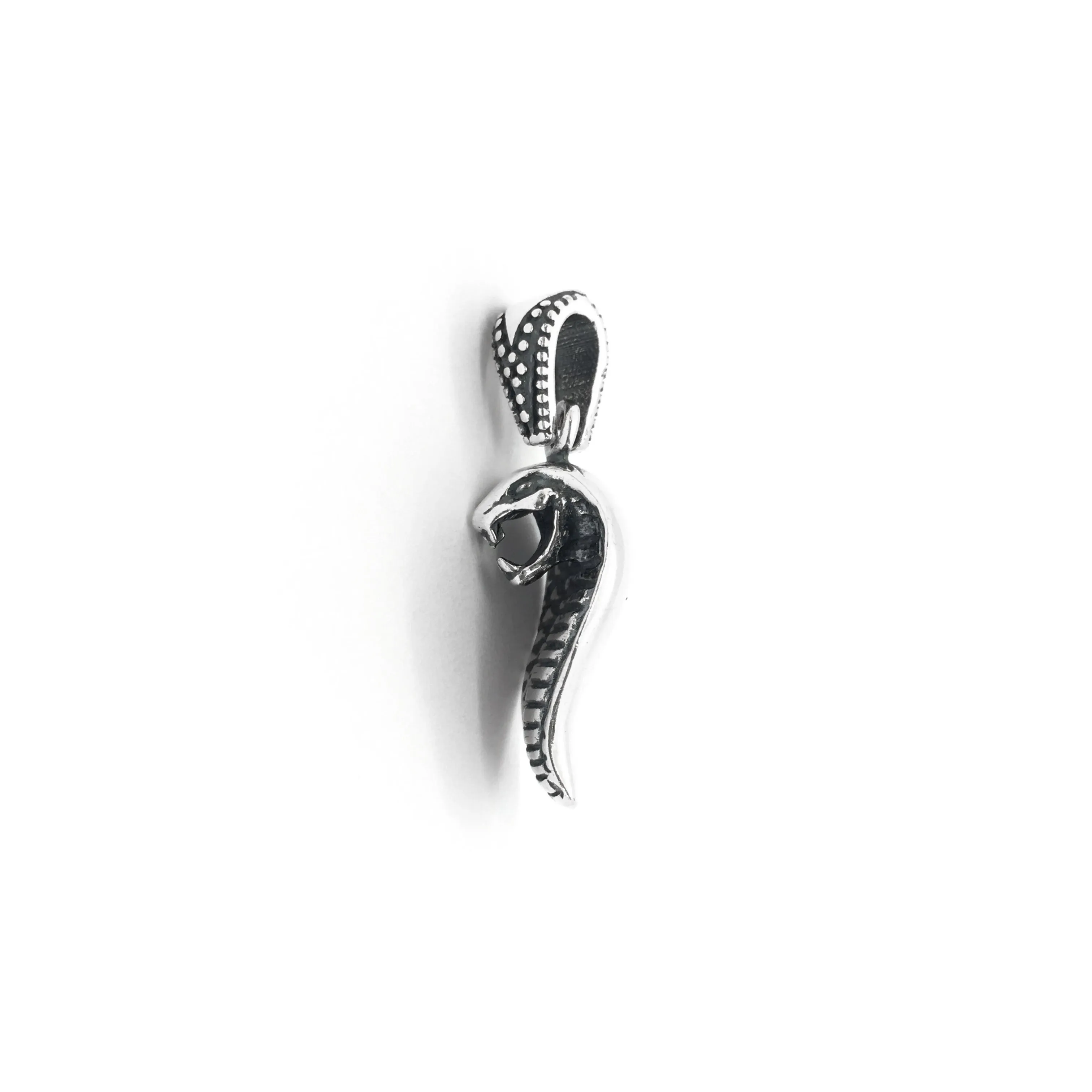 Antique-Finish Cobra Head Pendant (Silver)