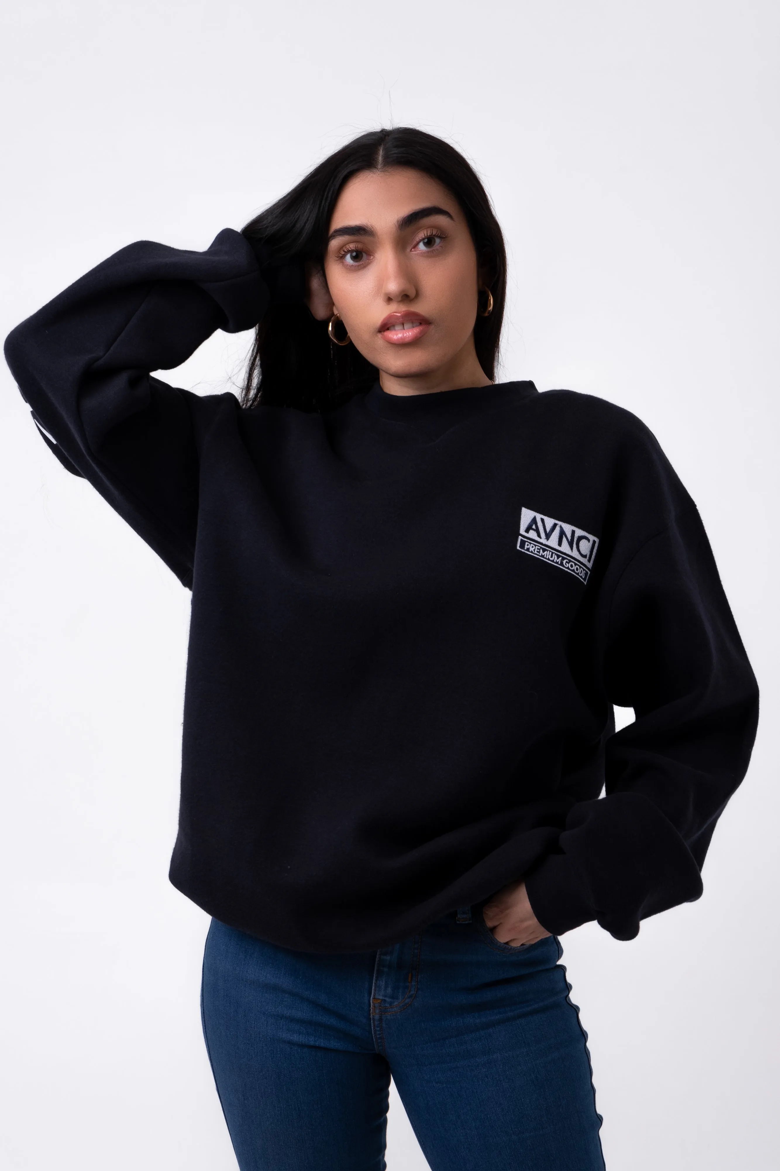 AVNCI V-CREW Embroidered Sweater