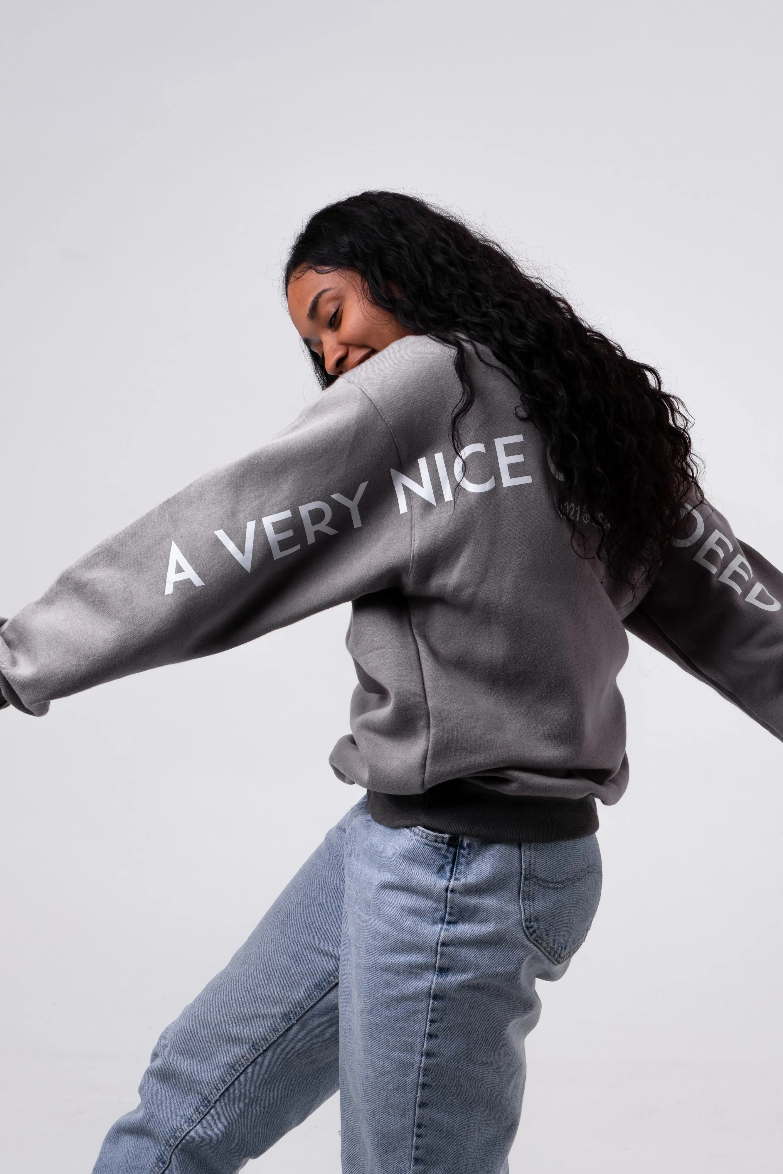 AVNCI V-CREW Embroidered Sweater