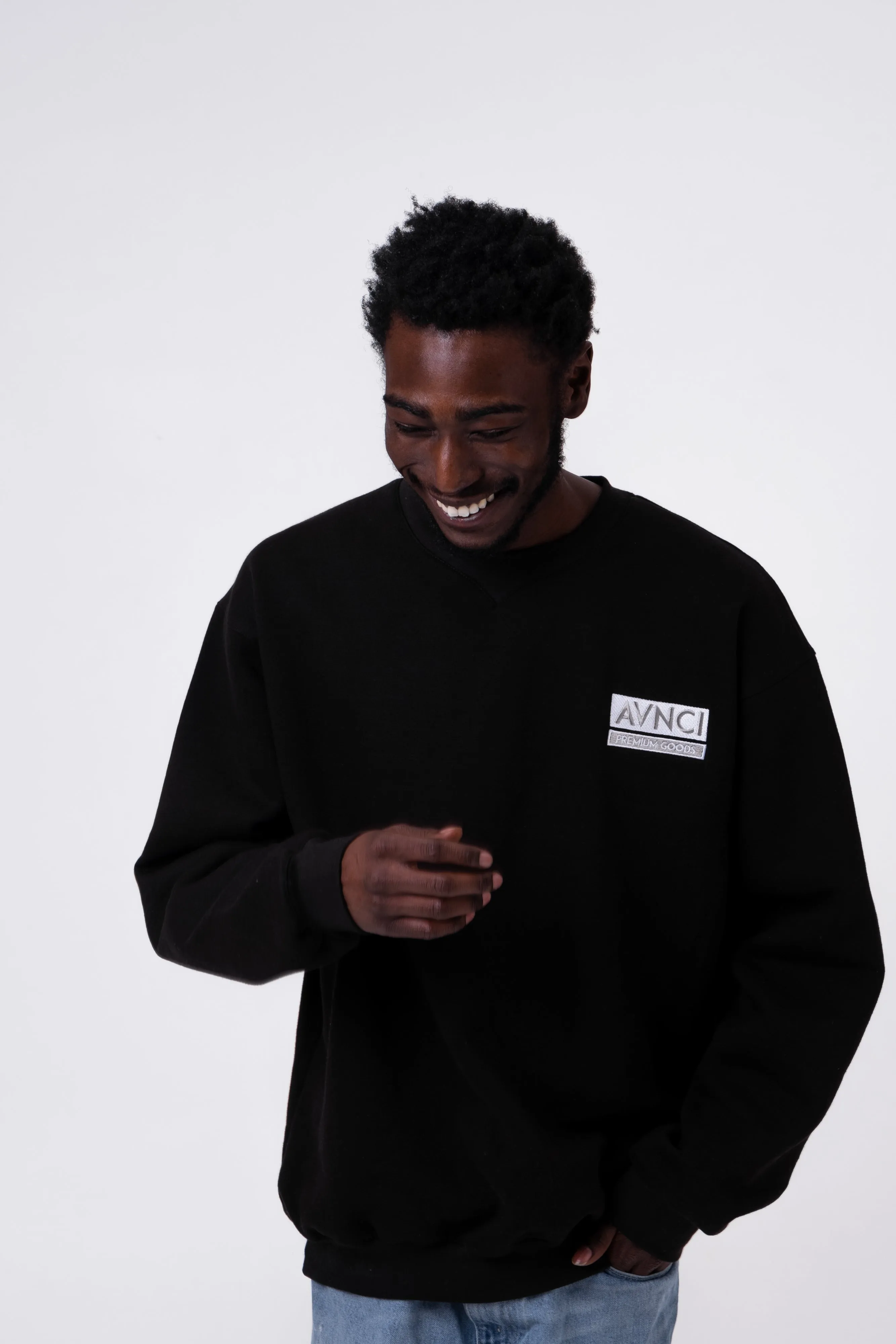 AVNCI V-CREW Embroidered Sweater