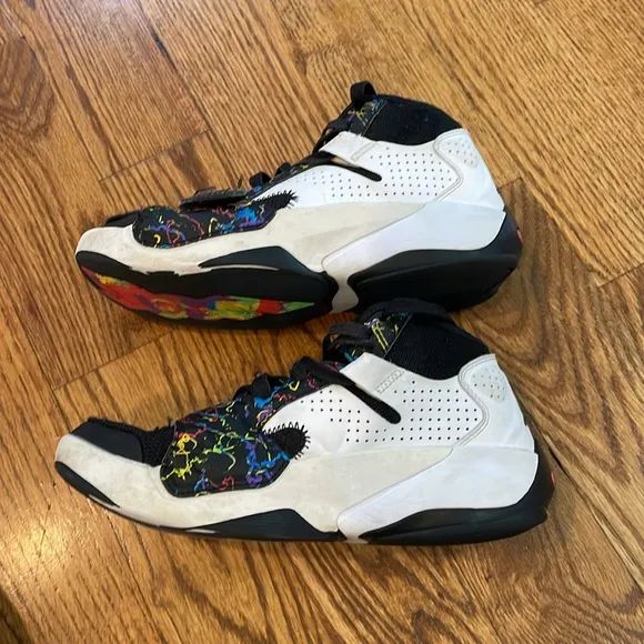 Boy’s Jordan Zion 2 Noah White Black Multi-Color (TD) Sneakers. Size 6Y.