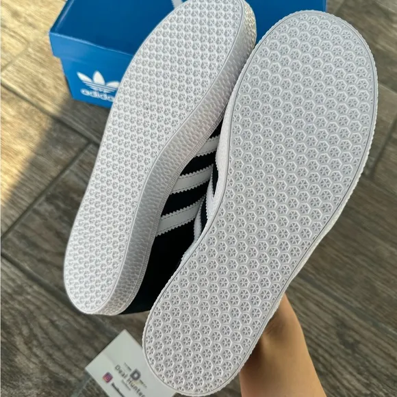 Brand New Adidas Gazelle Big Kids's Black and White Sneakers BB2502