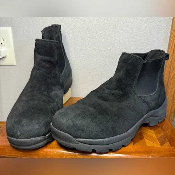 Duluth Trading black suede pull on Chelsie boot 11W