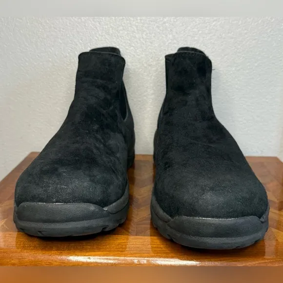 Duluth Trading black suede pull on Chelsie boot 11W