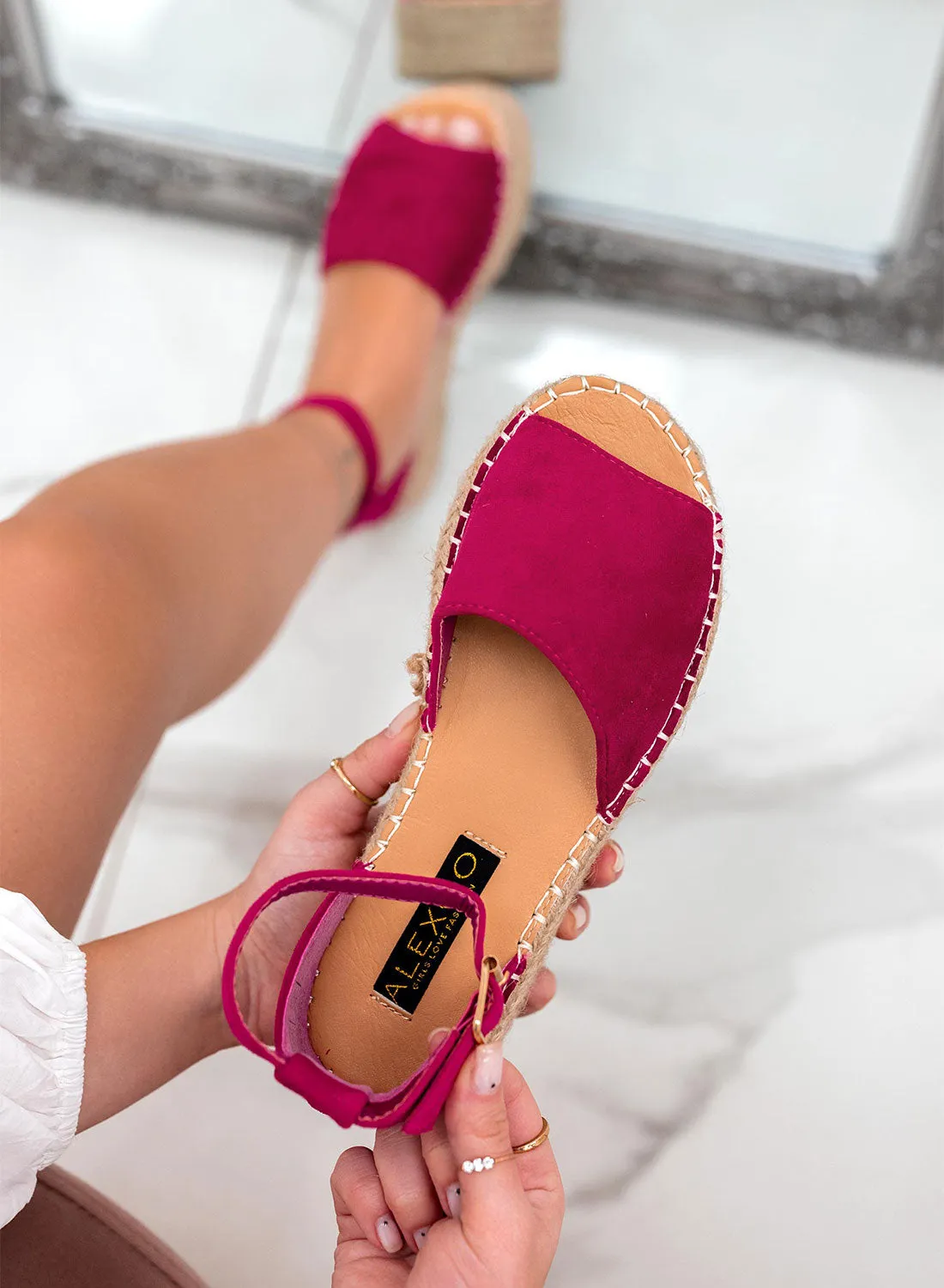 LICIA - Espadrillas fuxia Alexoo scamosciate con zeppa e cinturino