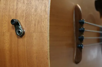 MUSICNOMAD MN270 ACOUSTI-LOK HIHNALUKKOADAPTERI