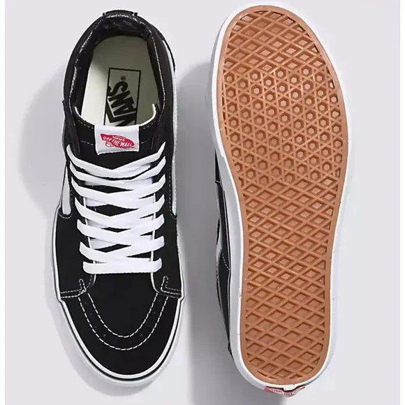 New in Box Vans SK8-Hi Boys Shoe in Black/Black/White Size 5M
