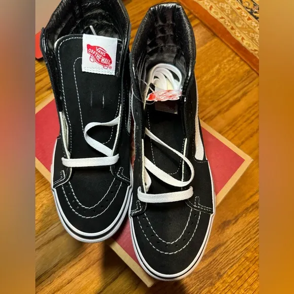 New in Box Vans SK8-Hi Boys Shoe in Black/Black/White Size 5M