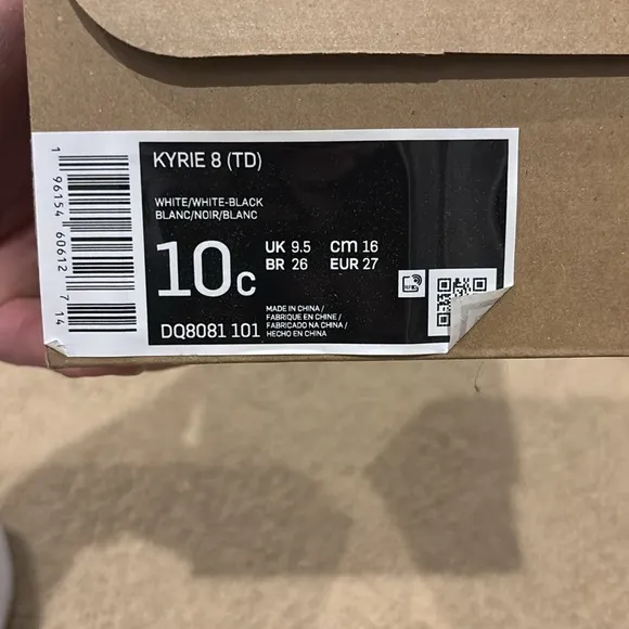 Nike Kyrie Irving 8 white/white-black sneakers youth size 10c