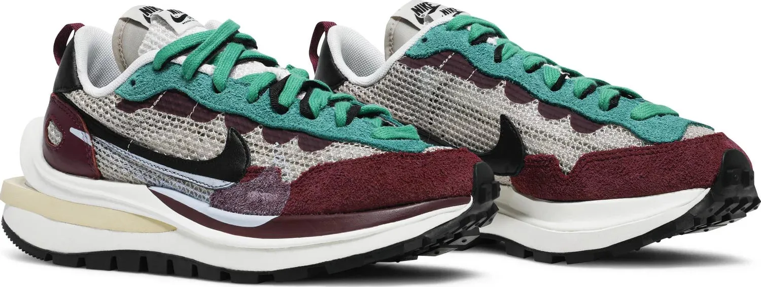 Nike Mens Sacai x VaporWaffle SP Sneakers - 'Villain Red'
