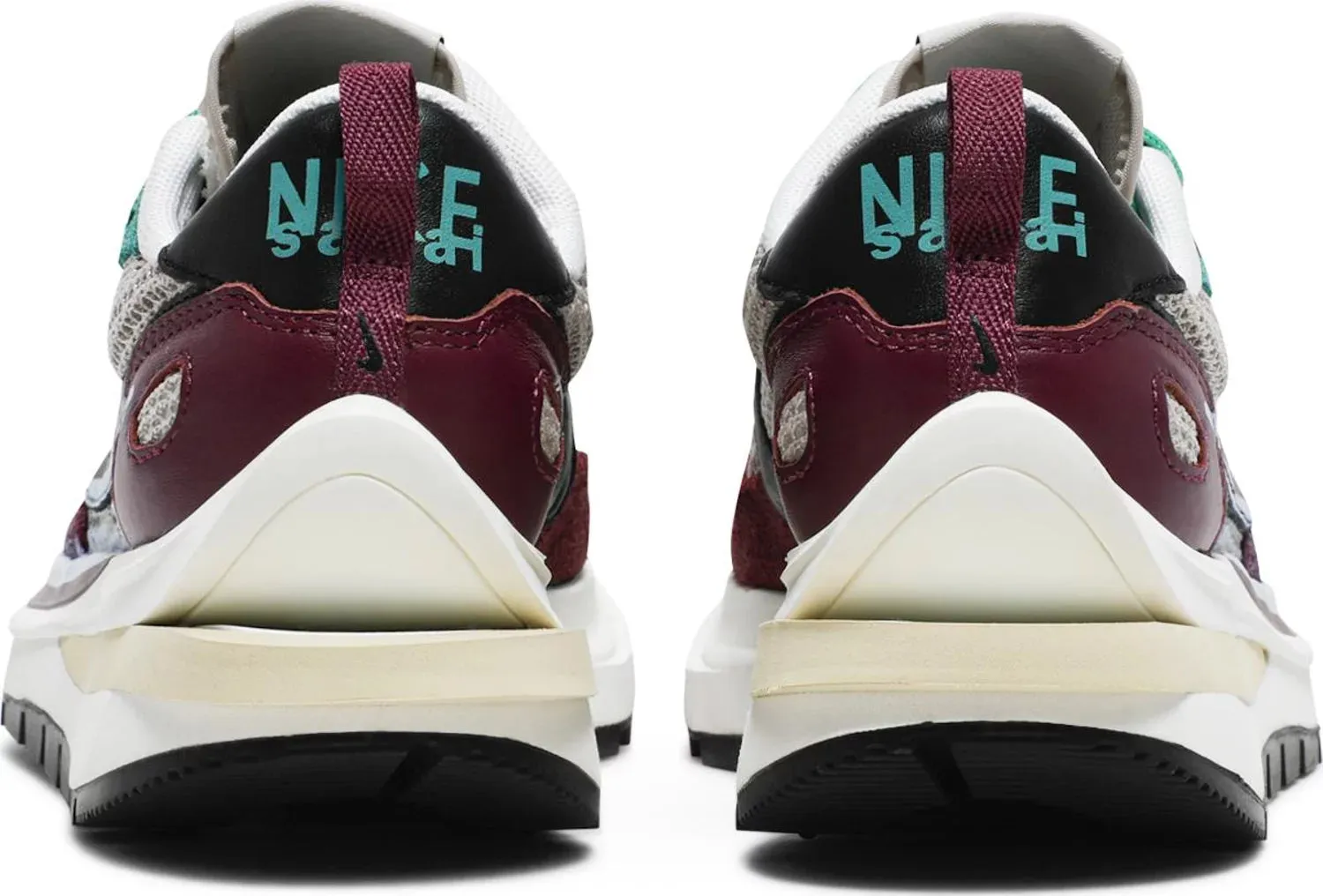 Nike Mens Sacai x VaporWaffle SP Sneakers - 'Villain Red'