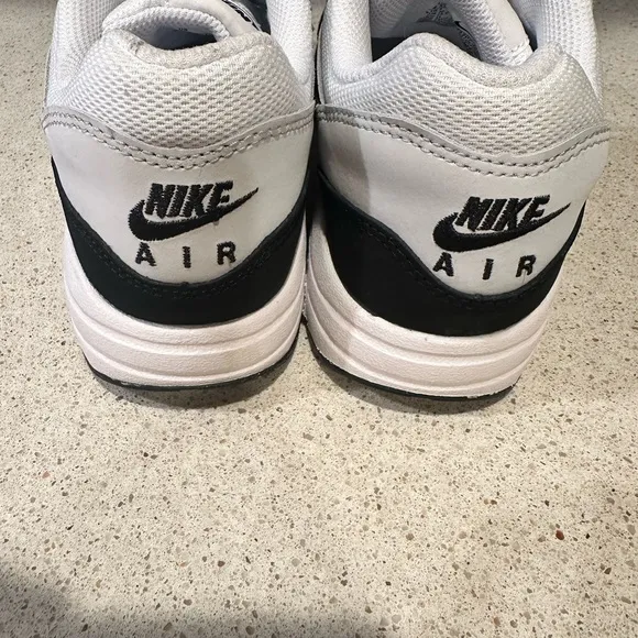 Nike White and Black Sneakers