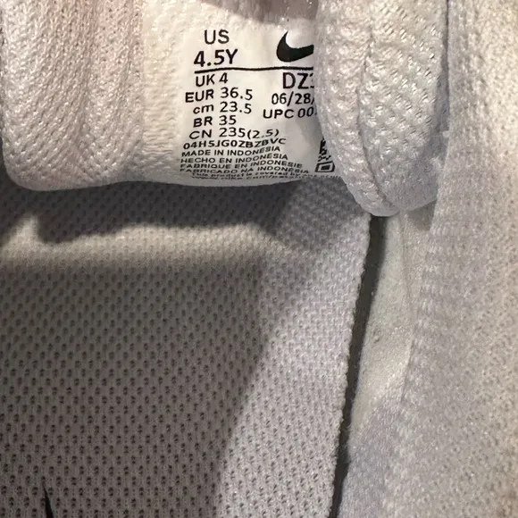 Nike White and Black Sneakers