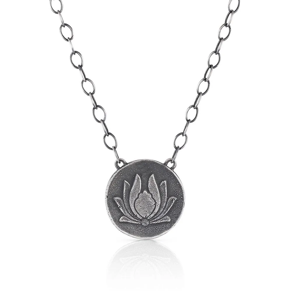 Plain Lotus Necklace
