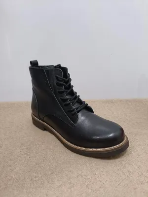 Yana Boot Cabello